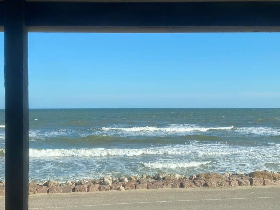 Beach House With Ocean View Surfside Beach Buitenkant foto